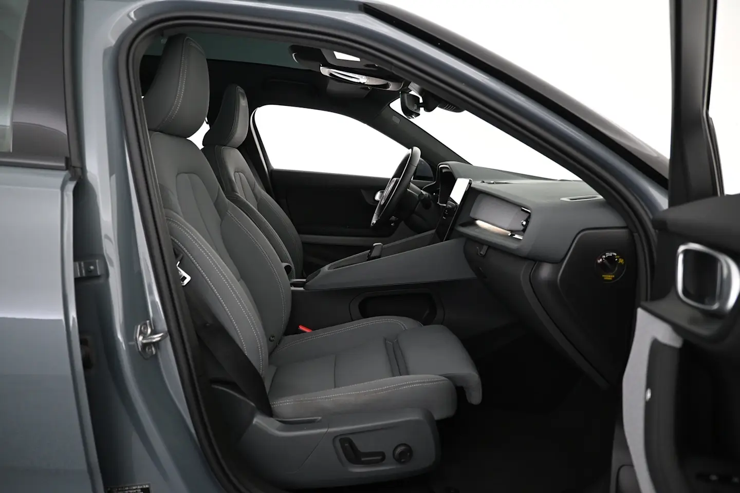 Car Image - 2FLPz800I17BvtVQLwegW3
