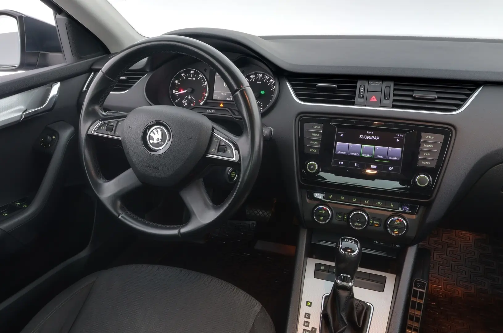 Car Image - 6576wZ1kye2zINsjOvgQw0