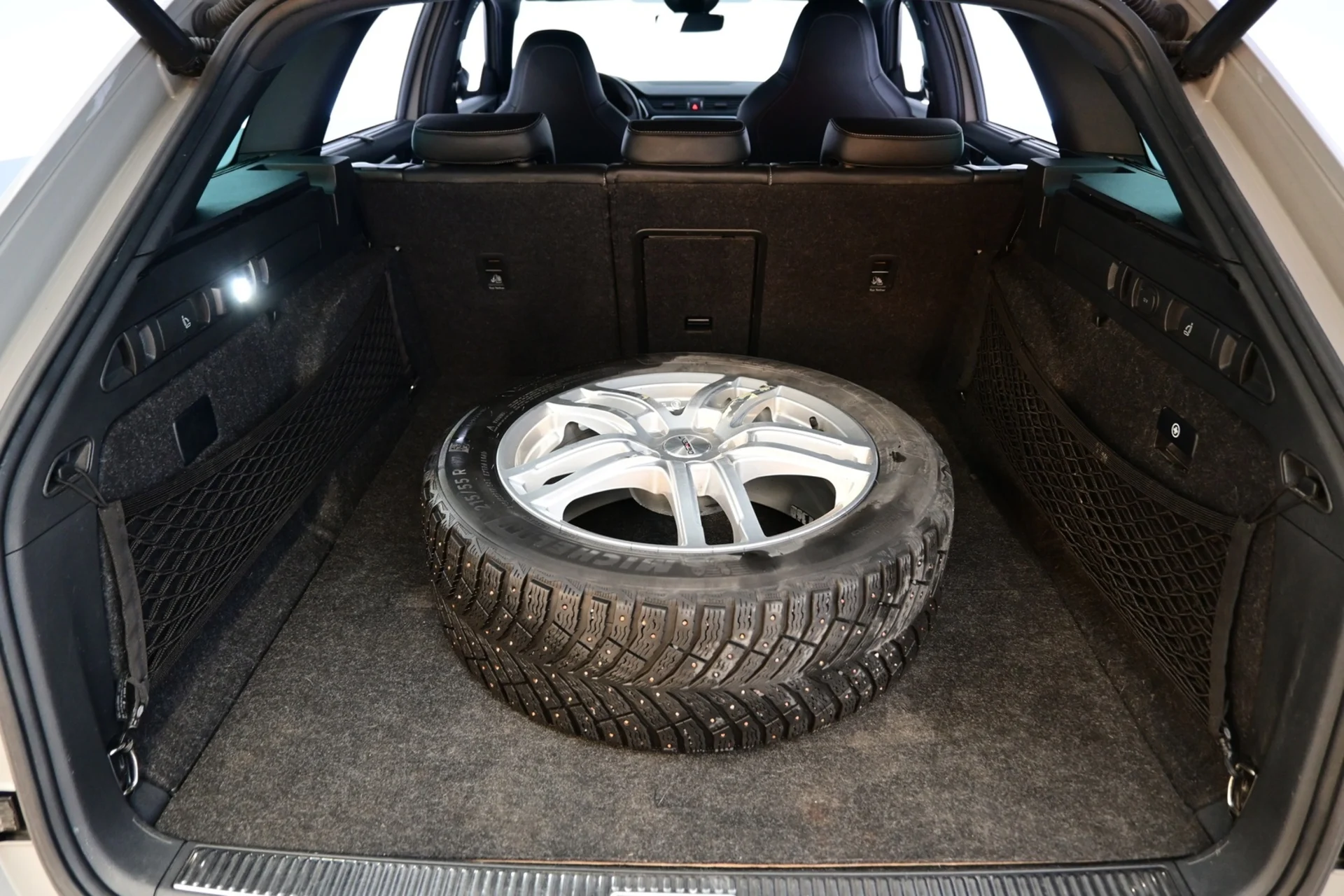 Car Image - 6ziZrS8N9Ews4MW5MIl2Pa