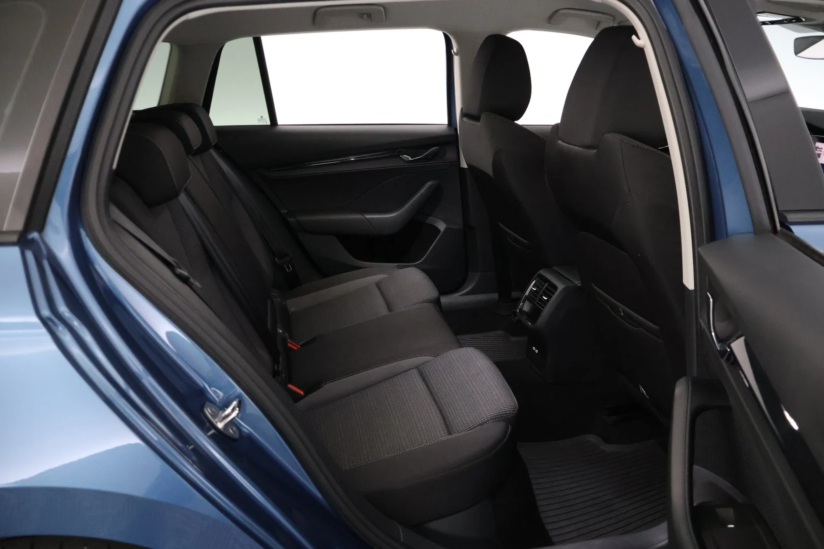 Car Image - 30xM8C4ARiXKRjb9mOaiQf