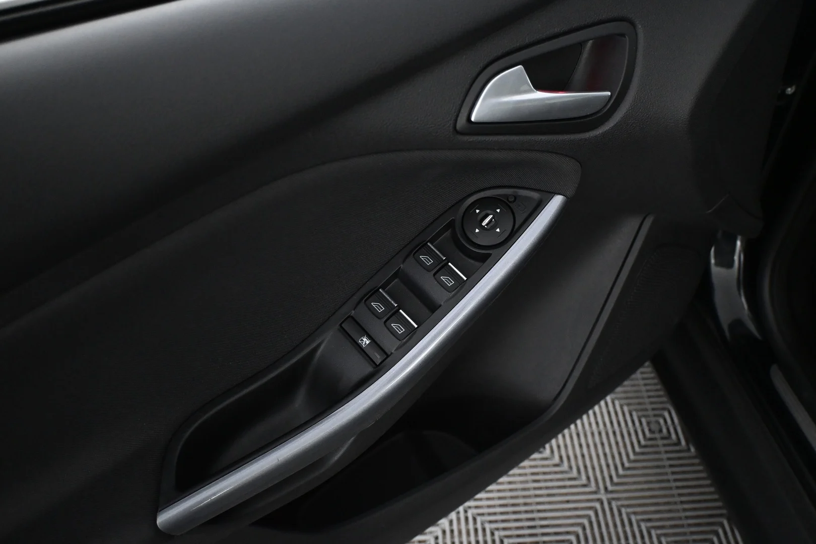 Car Image - 2xrM5inqAtM0EVwuofFWlq