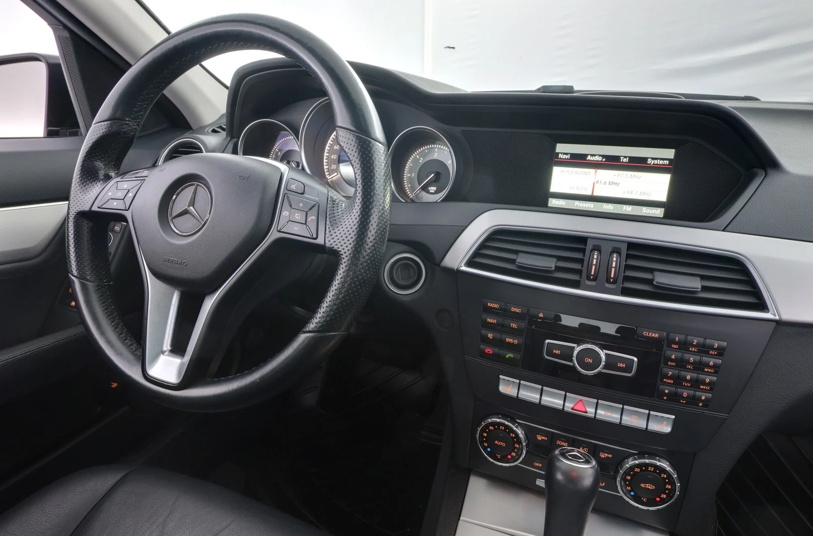 Car Image - 2ECqIxFYmzj14c2XijQuZD