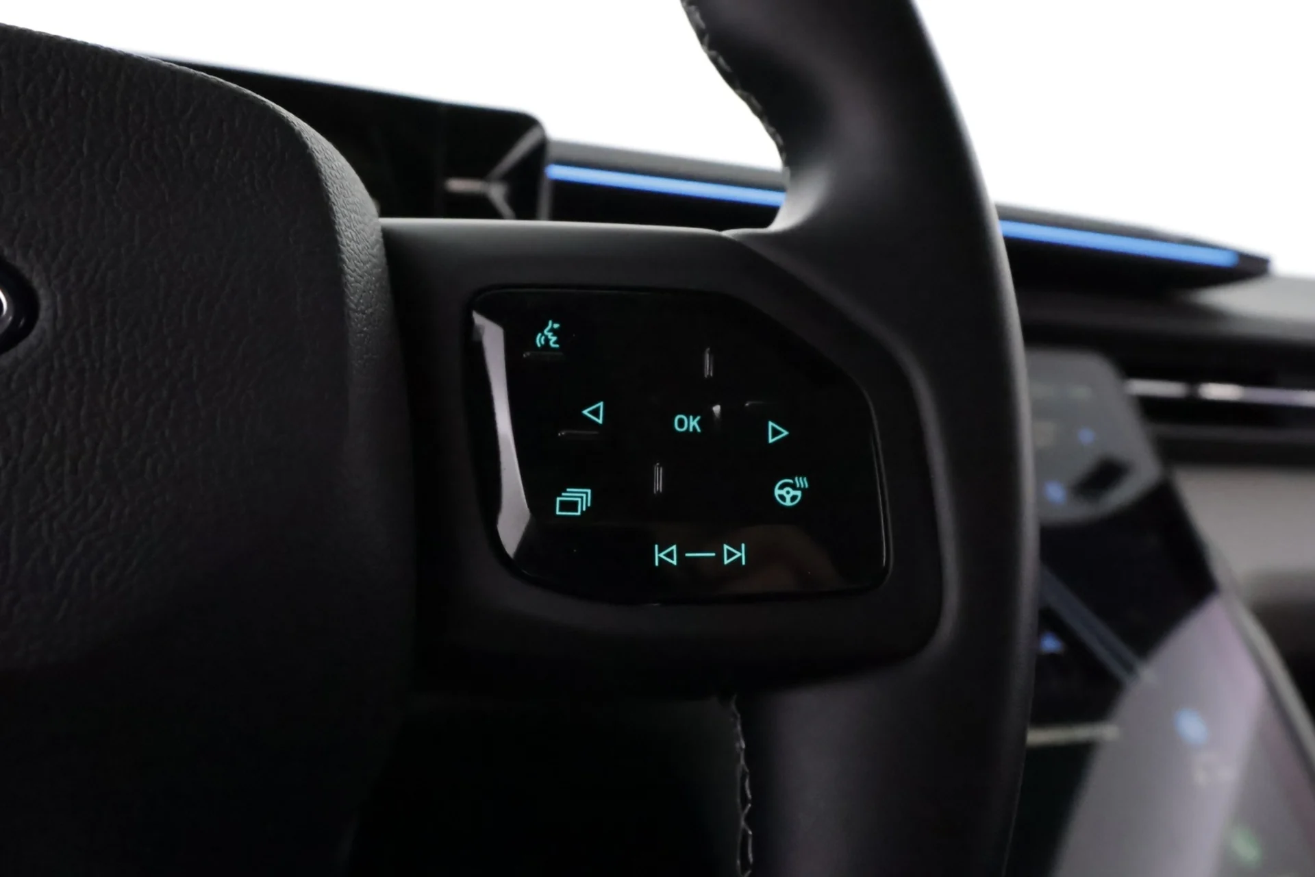 Car Image - 769eerND4n9SROjQ0JQYf3