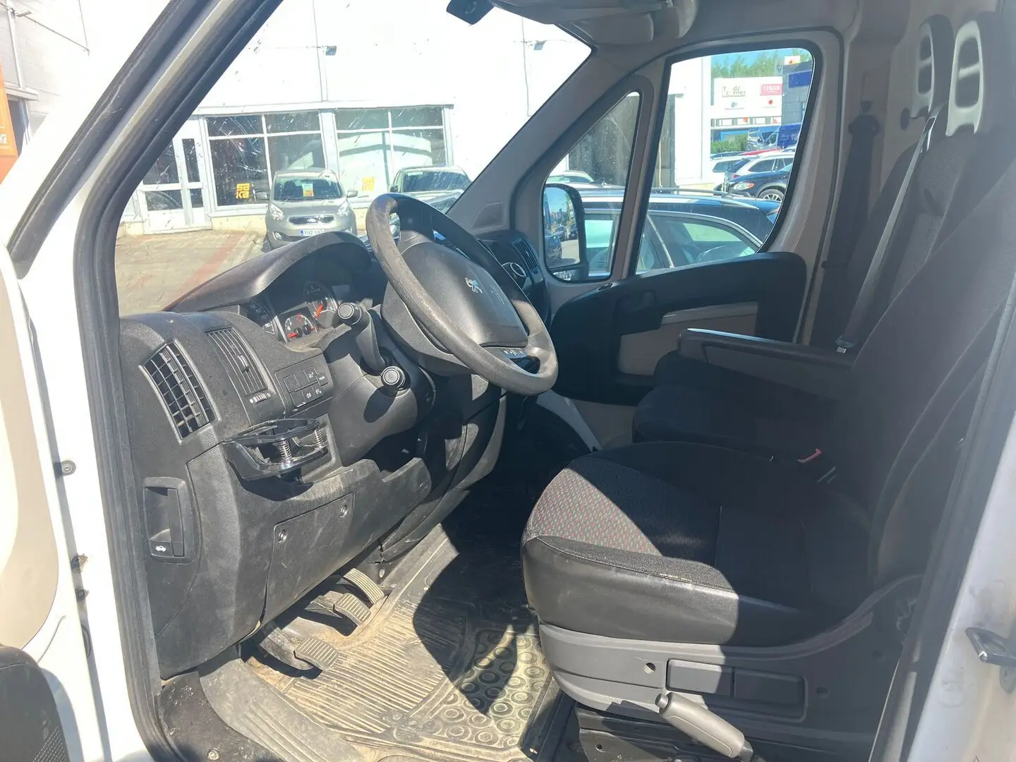 Car Image - 6YYblohDGUN8Q8cFMbiOth