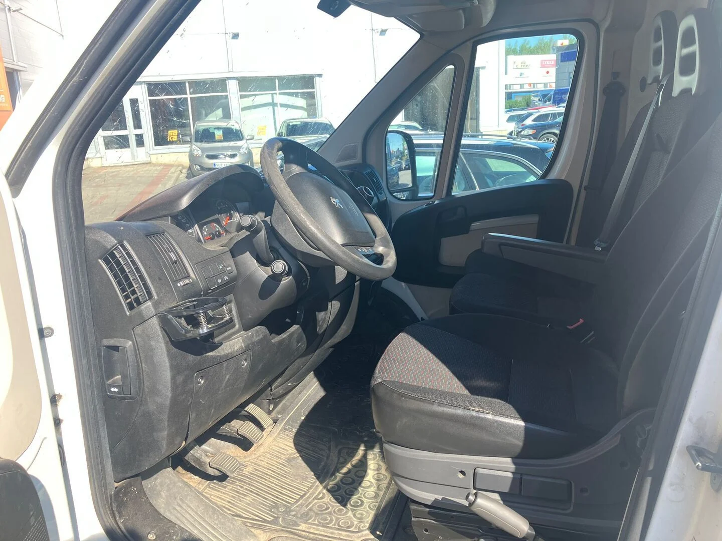 Car Image - 6YYblohDGUN8Q8cFMbiOth