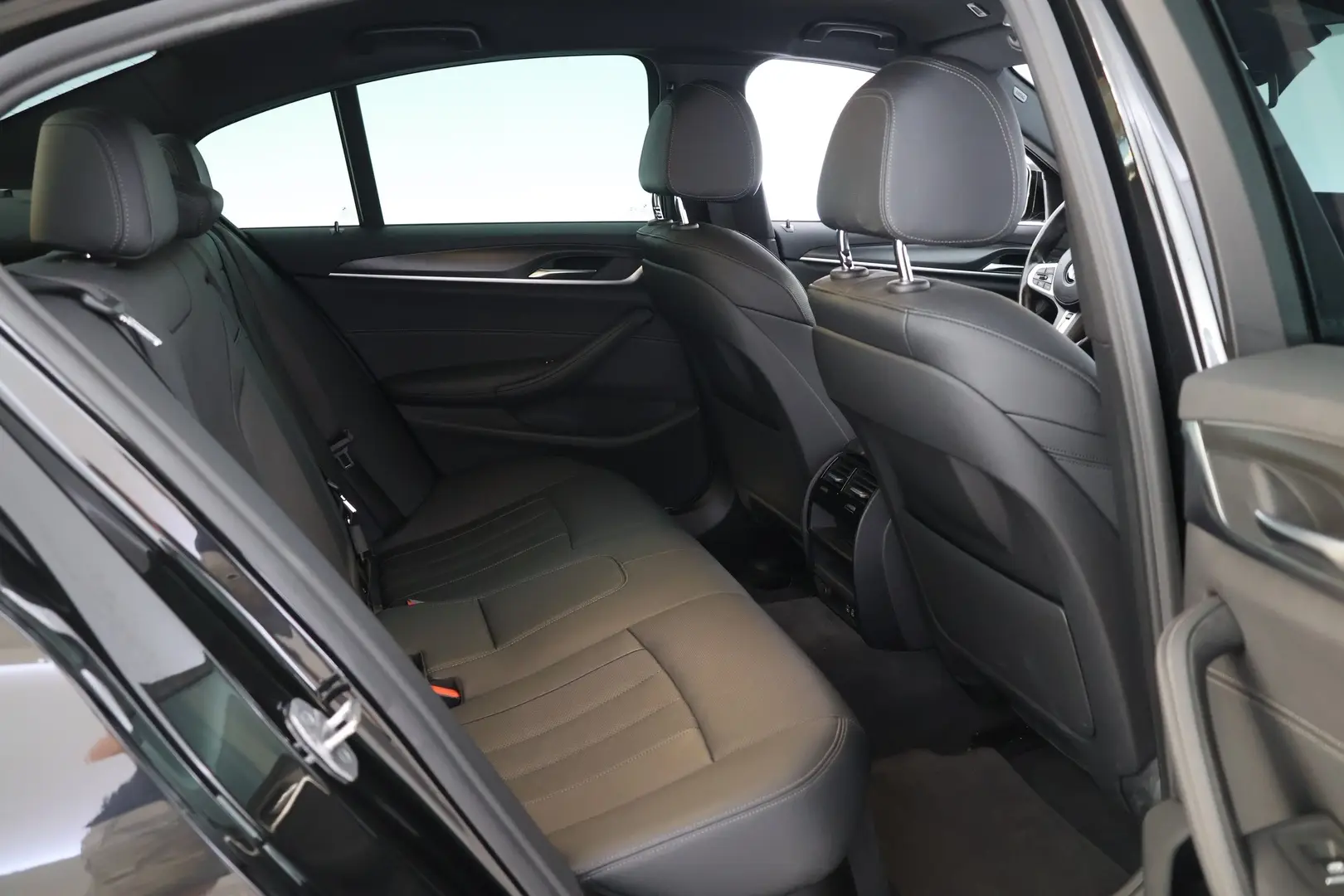 Car Image - 4i6GC5DKjLmCJMF9z2NCX6