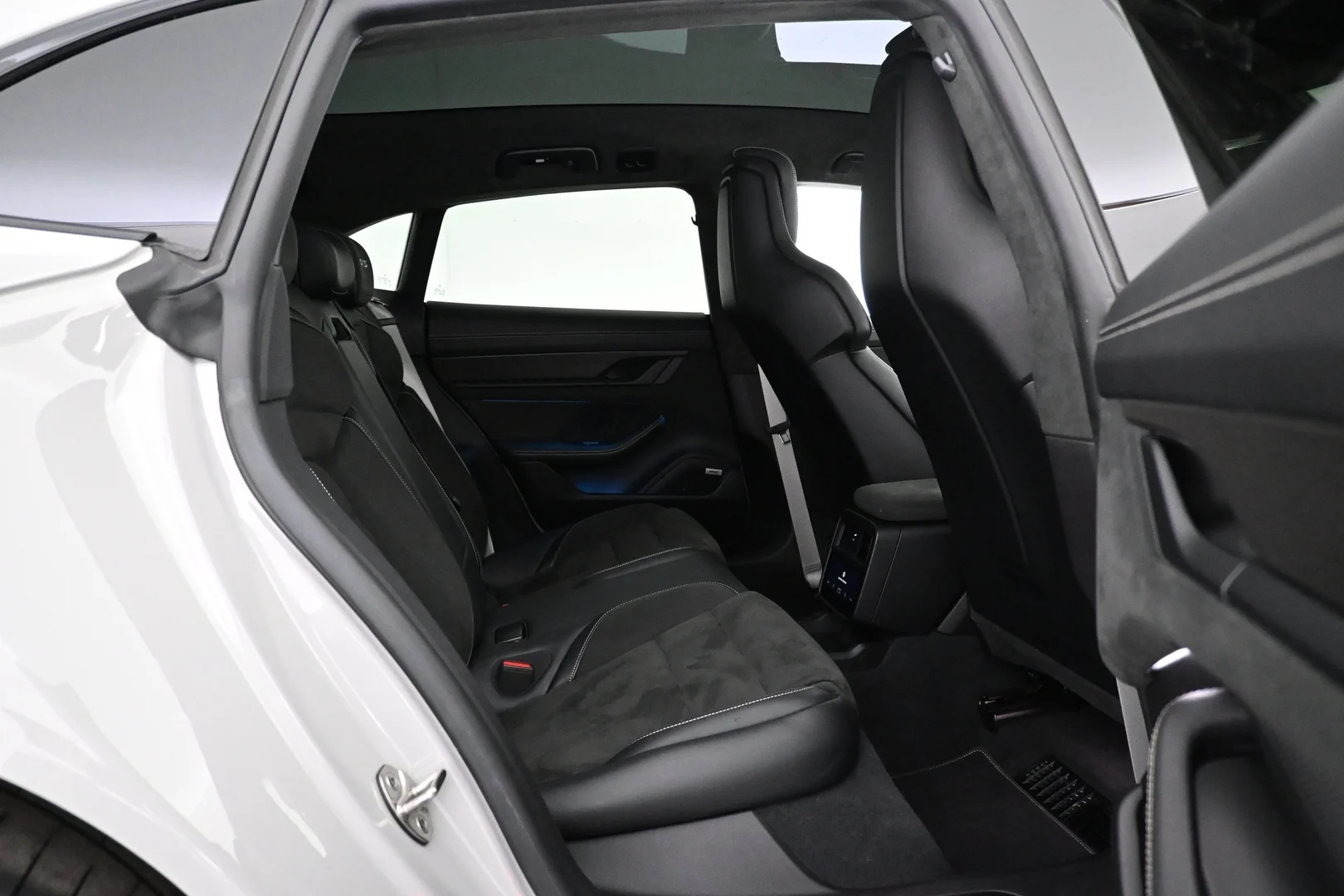 Car Image - 4W69zsXRGKb0MIkKd8bYUN