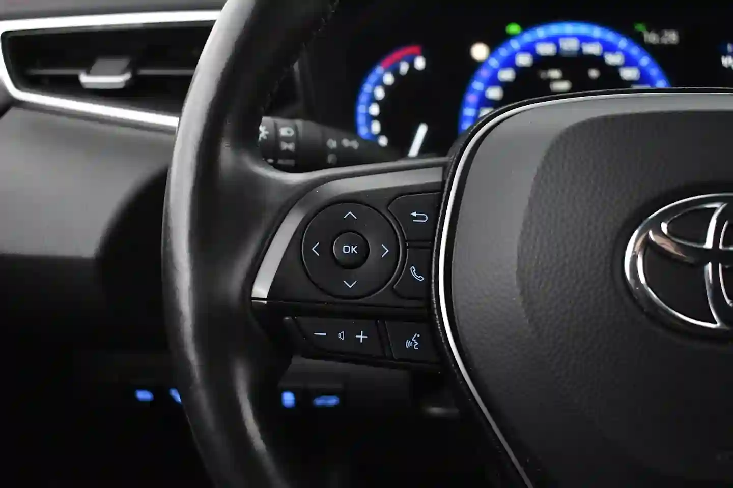 Car Image - 43Q5LSQniUnF3fVyDLxzUV