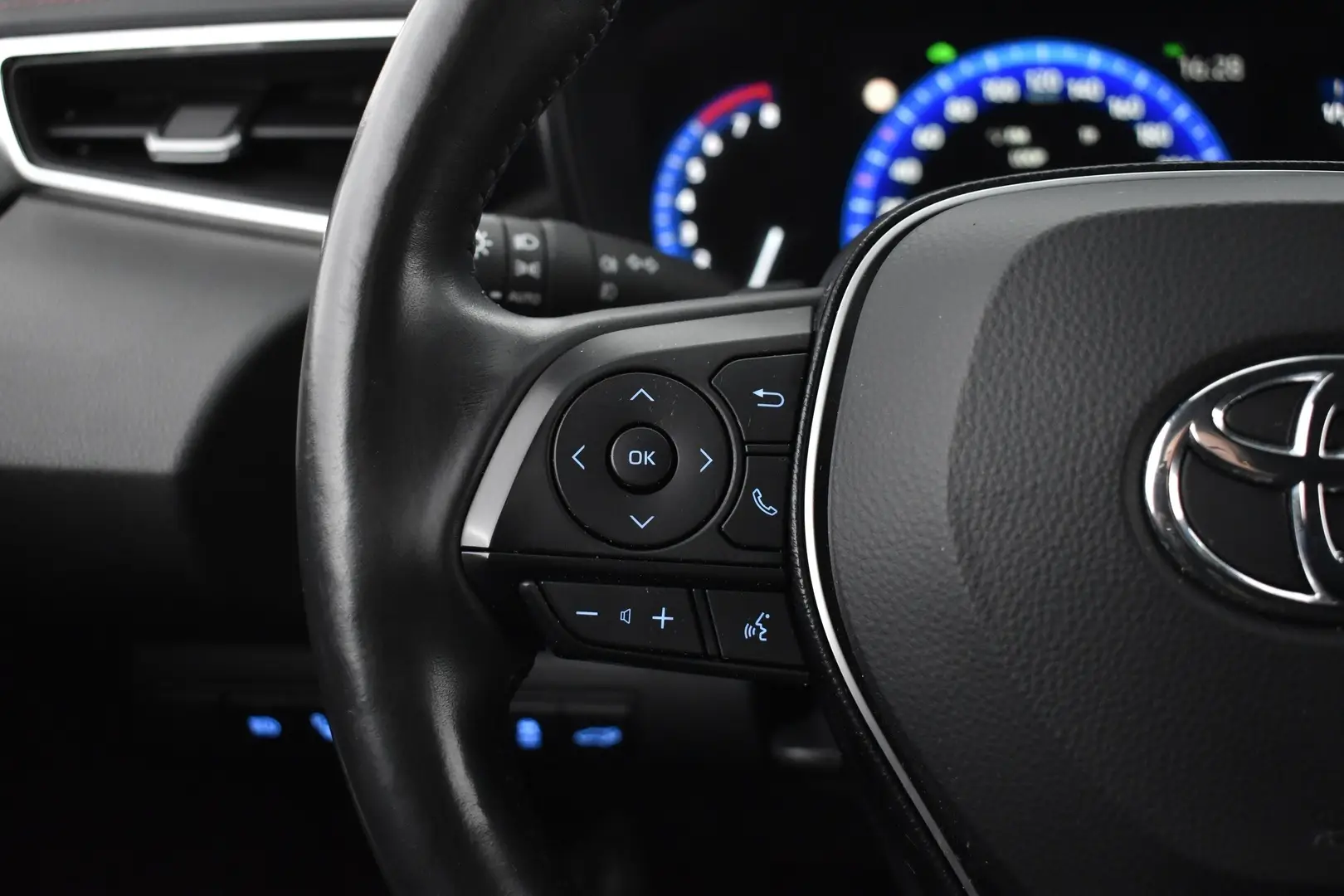 Car Image - 43Q5LSQniUnF3fVyDLxzUV