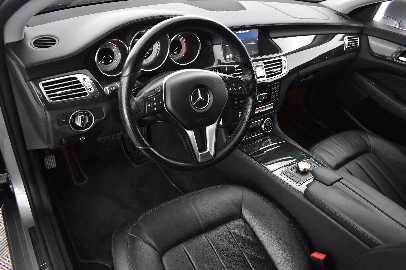 Car Image - VurVjVvmMNL2wUOImGjru