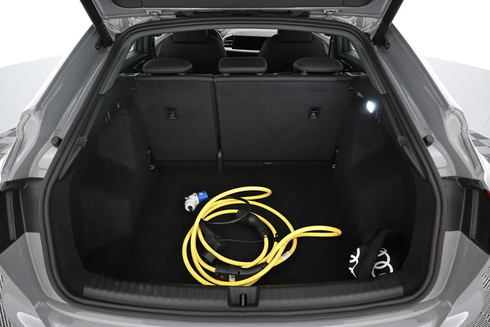 Car Image - 2OIW3Lo43tdeowmxfrRpU8