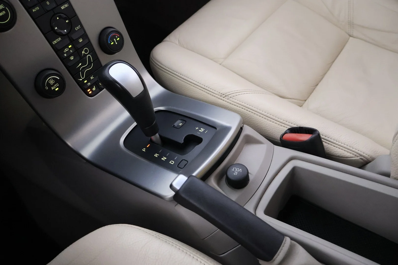 Car Image - UaGEhQ3uaM0jTbRhk9njT