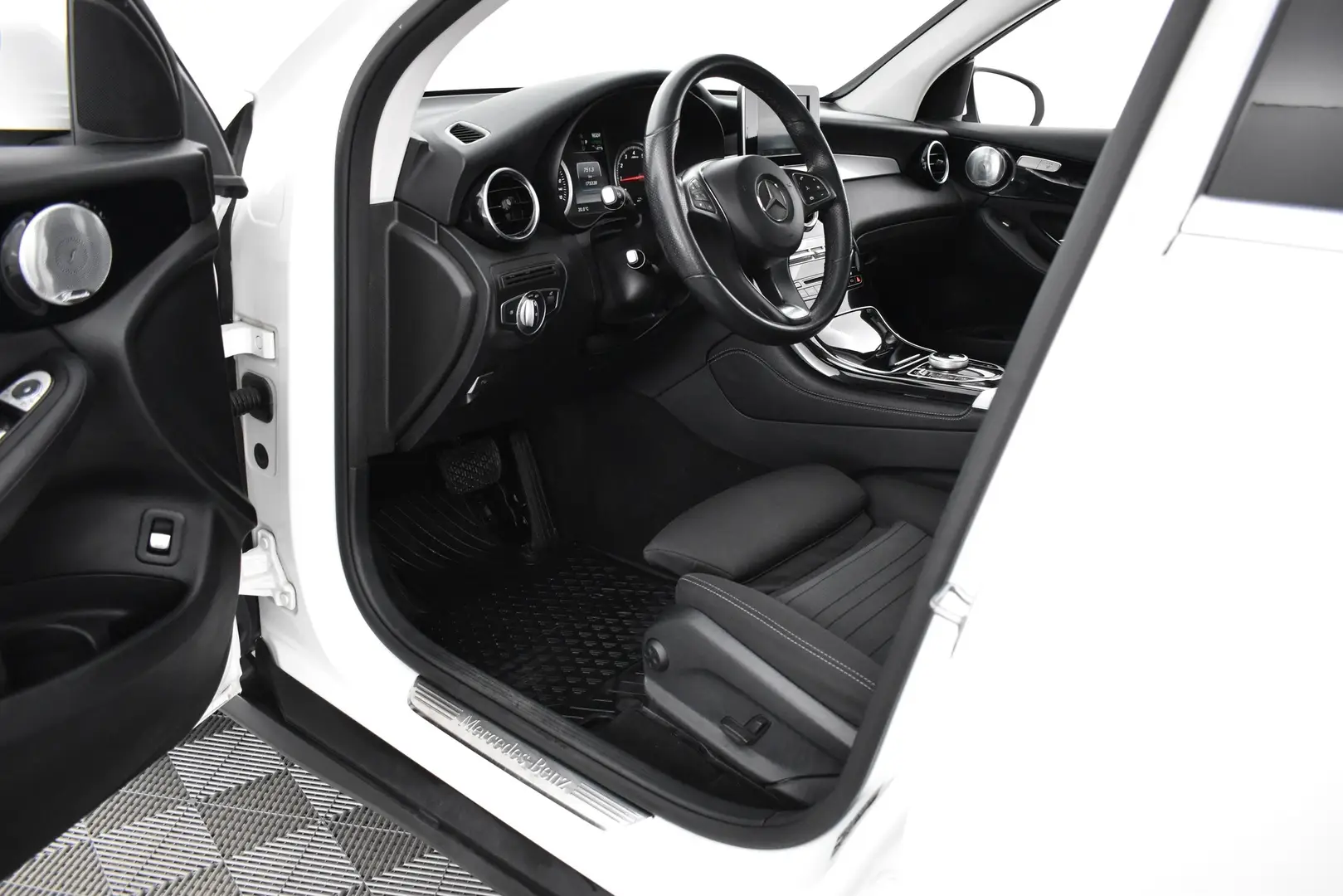 Car Image - 7pOHtxVqaz1Y5jkVuSrFdQ