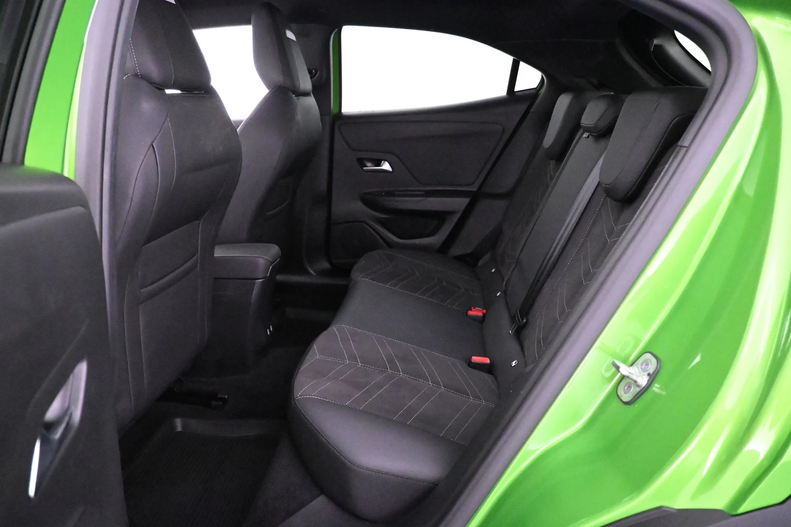 Car Image - 4KESEwhd9PJ7yU3DgvTHSh