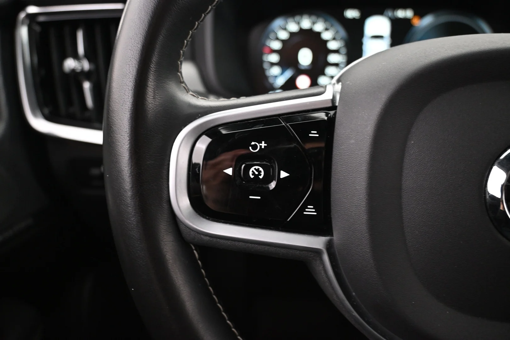 Car Image - 54M2C8wY421xo3AMTTFRs8
