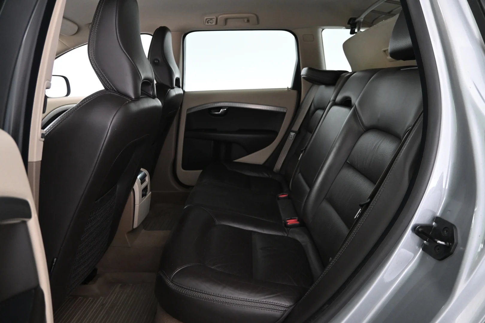 Car Image - R2KSfvElTjb00cxCRcUvg