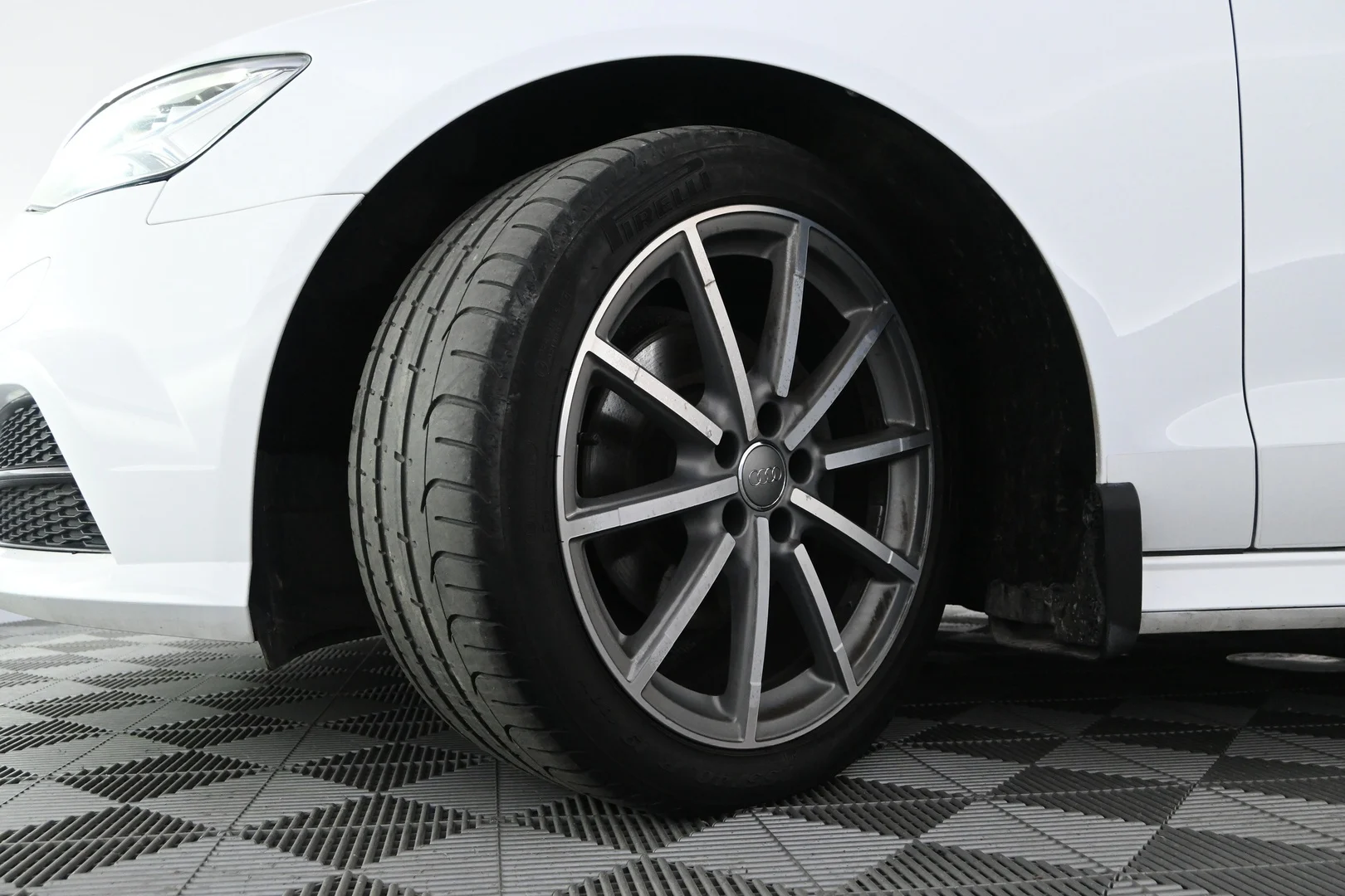 Car Image - 4hCNQuaXnugBzlltK8wGor