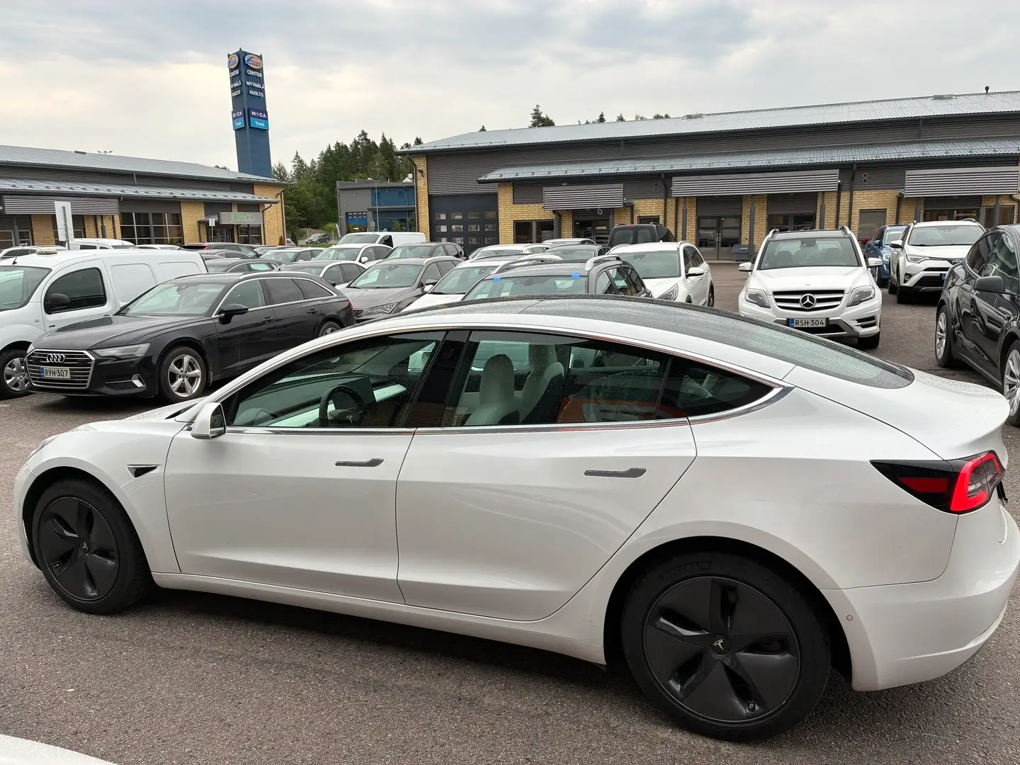 Car Image - 1iBvPuhGi5UwreAmhb2NH9