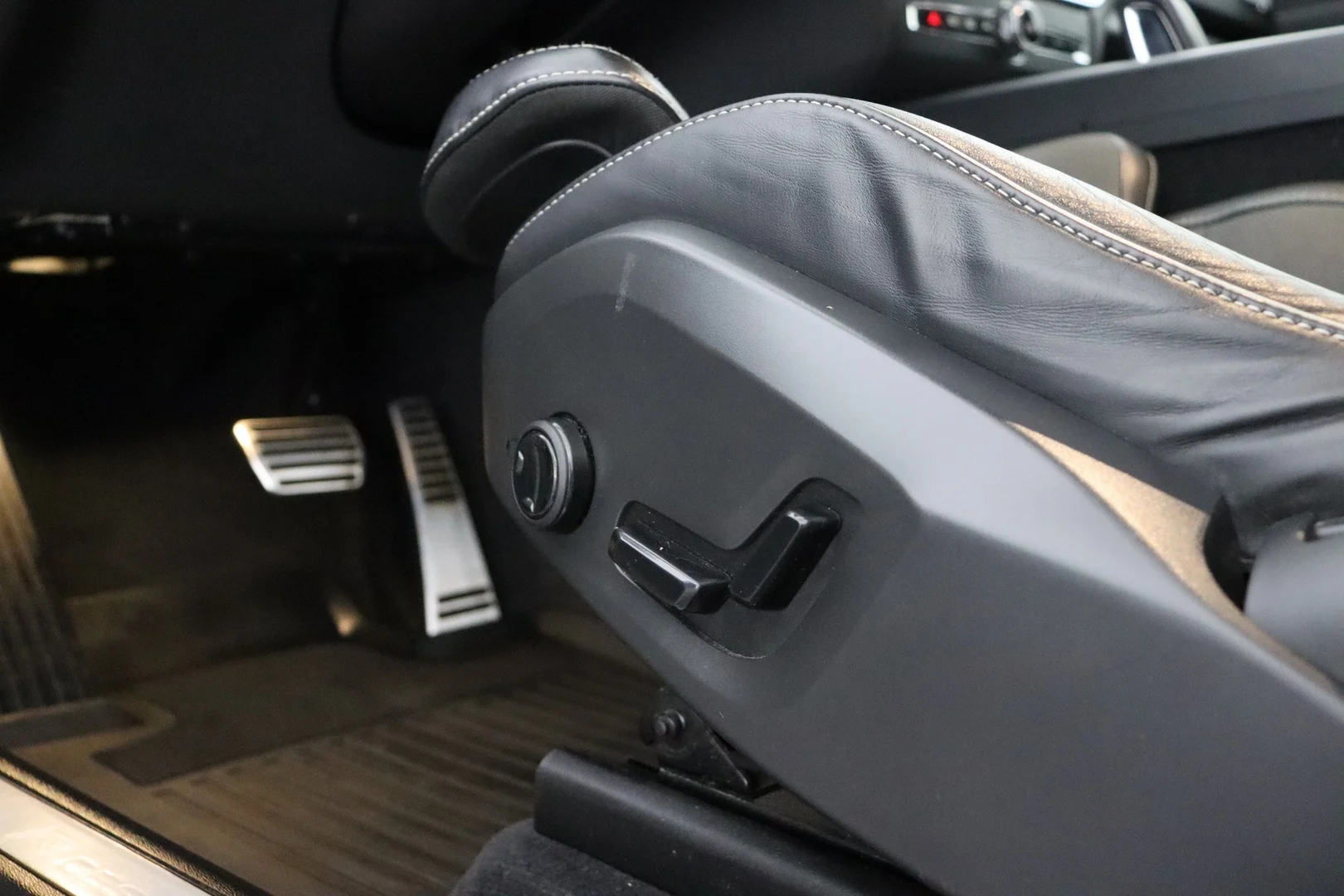 Car Image - AVsrydKDwcewLkVky9puJ