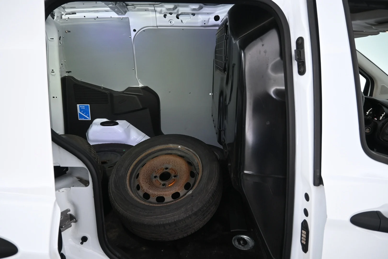 Car Image - 2ERbKniNz9Z9PMEGbarMbt