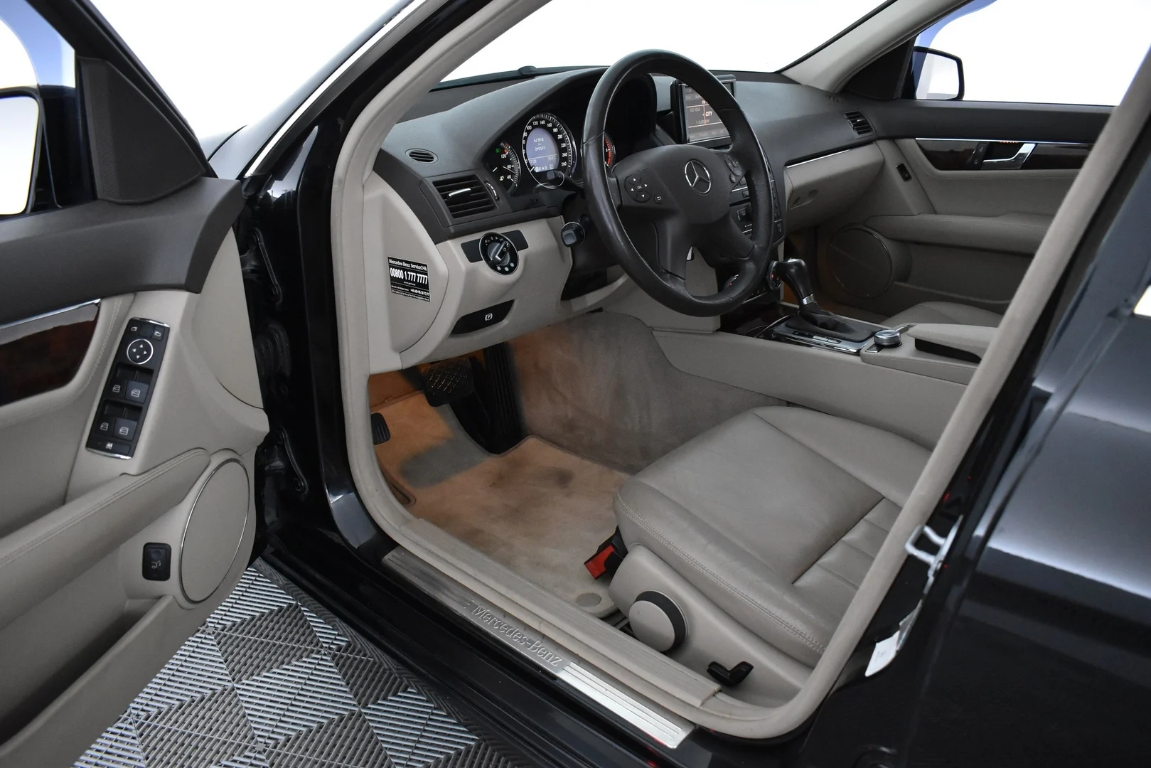 Car Image - 6jVhXgRvIaKZU8L93lkJ1M