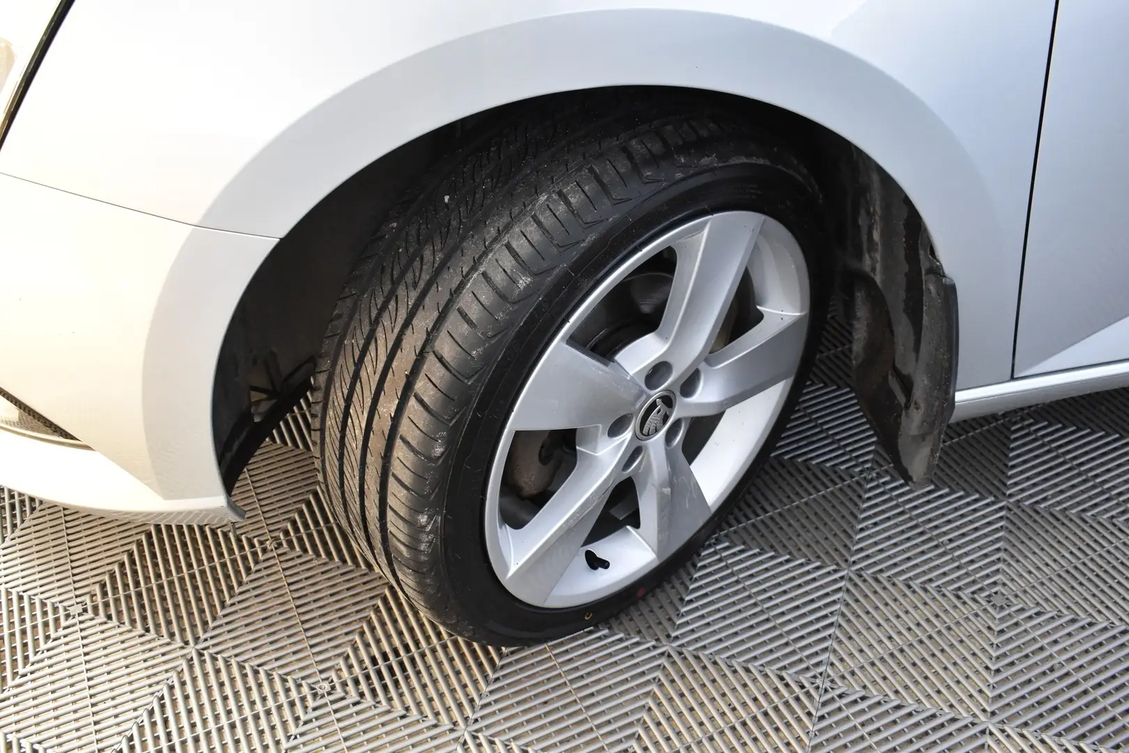 Car Image - 7fp6ymeHydvmQY42QntYiD