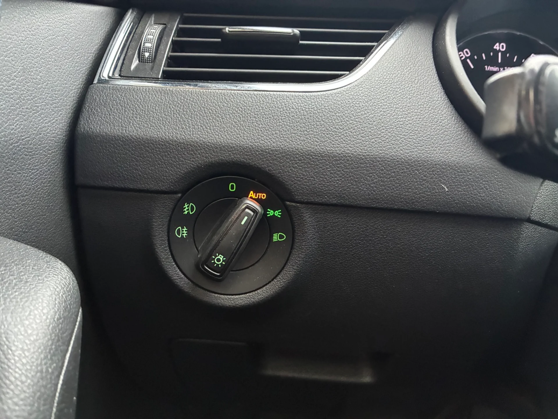 Car Image - 7mcxJ9XxqjRHrLxQGRjItB