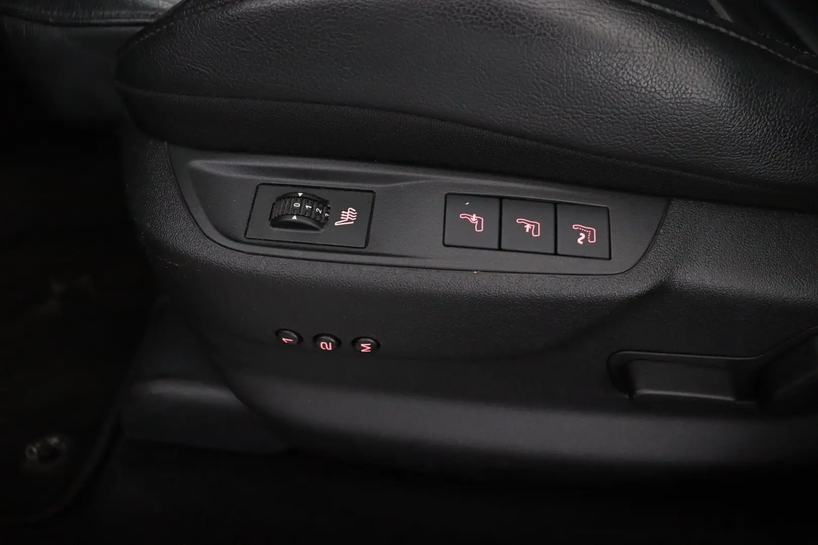 Car Image - 4lCrs1tBixFN2QY9NtDjpE