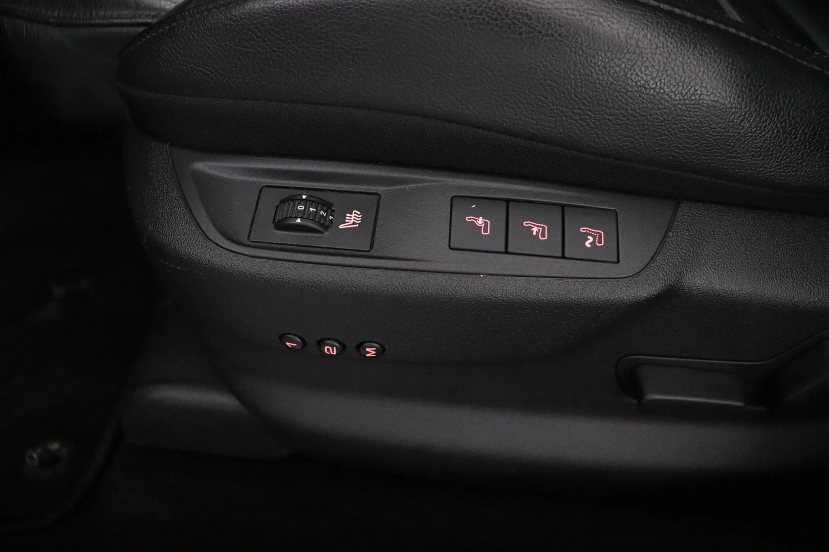 Car Image - 4lCrs1tBixFN2QY9NtDjpE