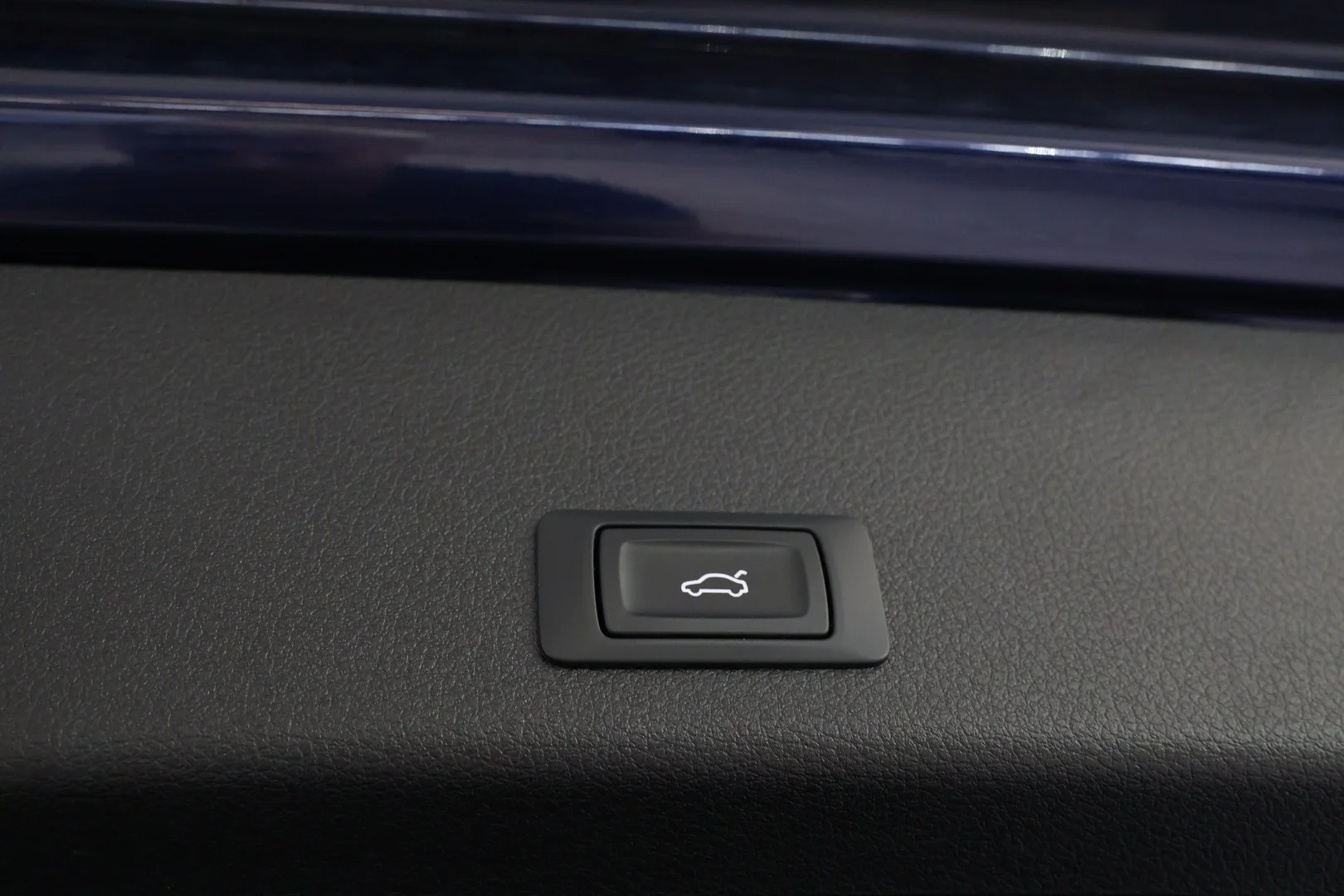 Car Image - 6ugXLCXdl5sfHLJXHmnD7C
