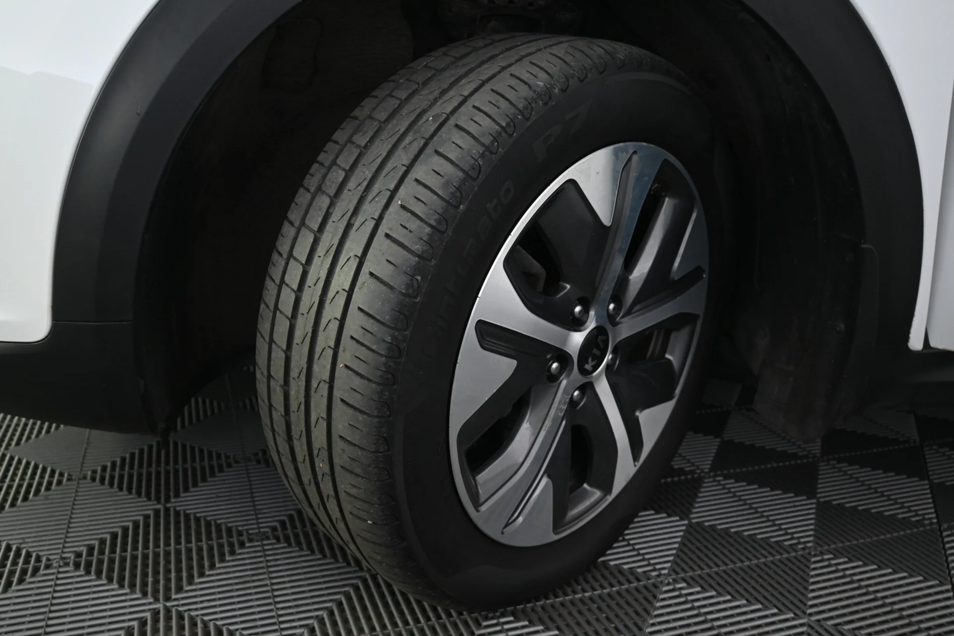 Car Image - 2ZgxaMWiTb2r2sx26KIPHe