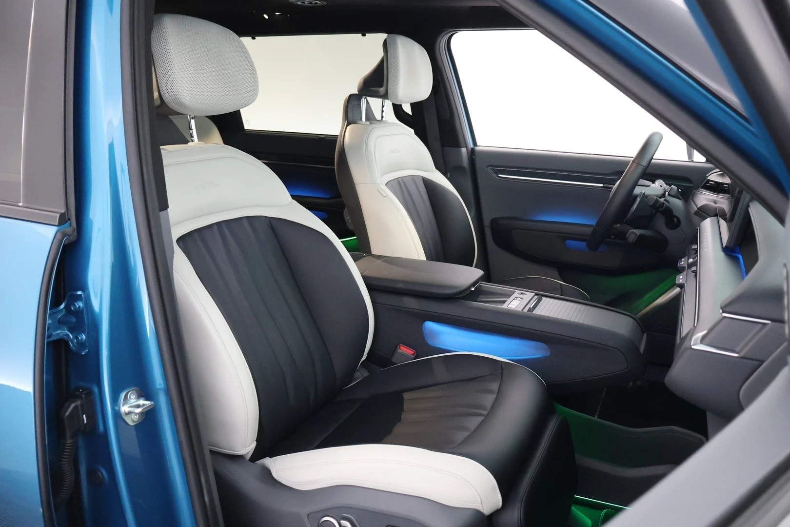 Car Image - lzD0xFlW0dWybwJBzQohA