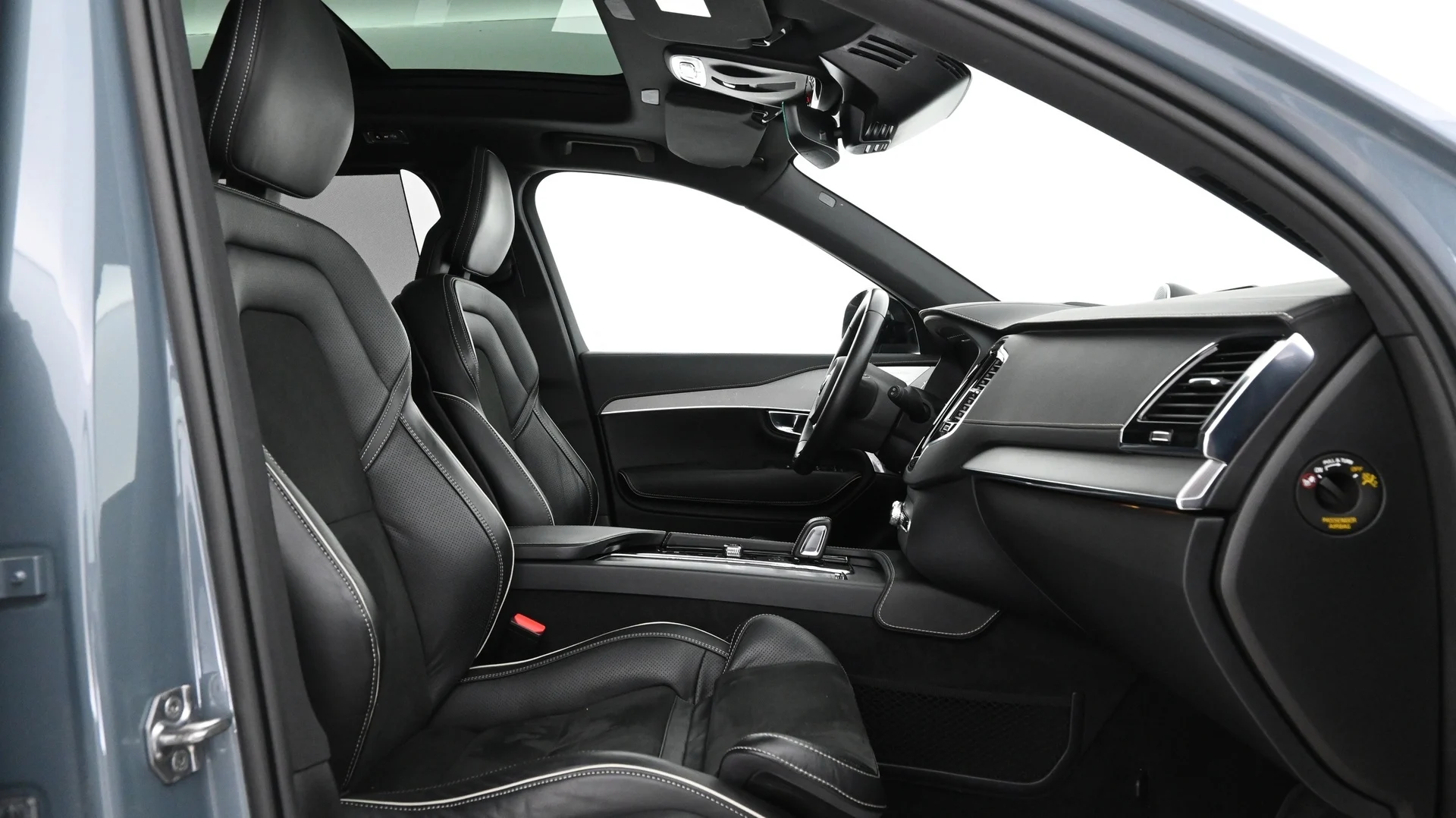 Car Image - V7uO1U2LWiYM1sf32ivNo