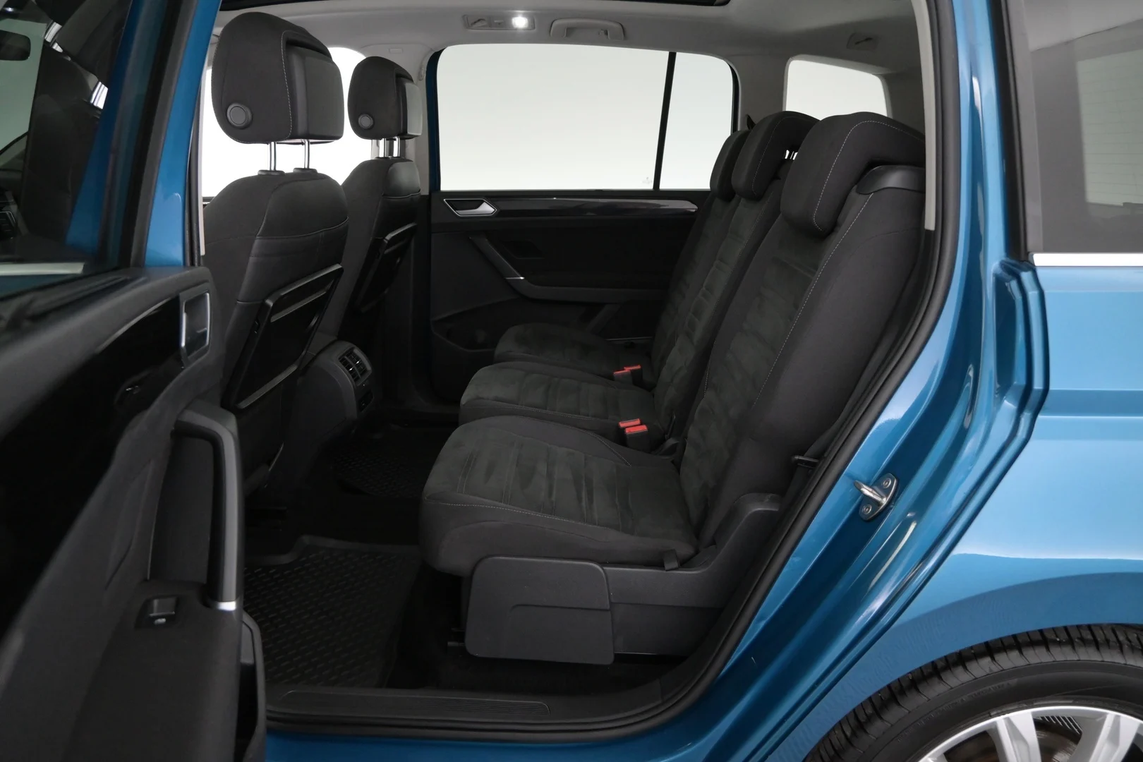 Car Image - 6faGwAkuTQ6lRWi4n9ZjqE