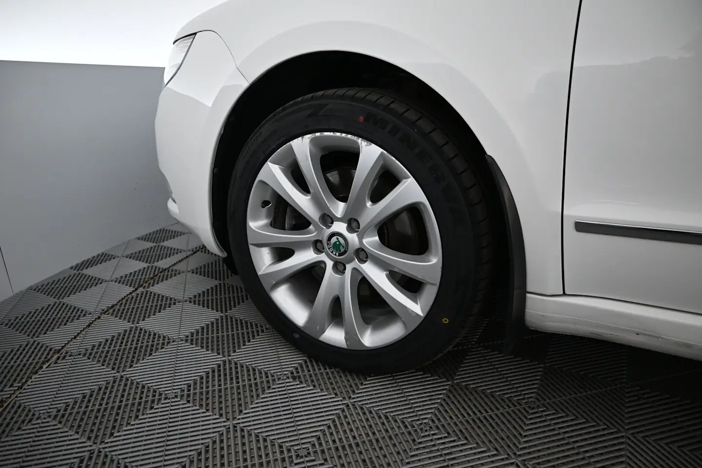 Car Image - 2gbnXzu47nrNFDmAGCnWQo