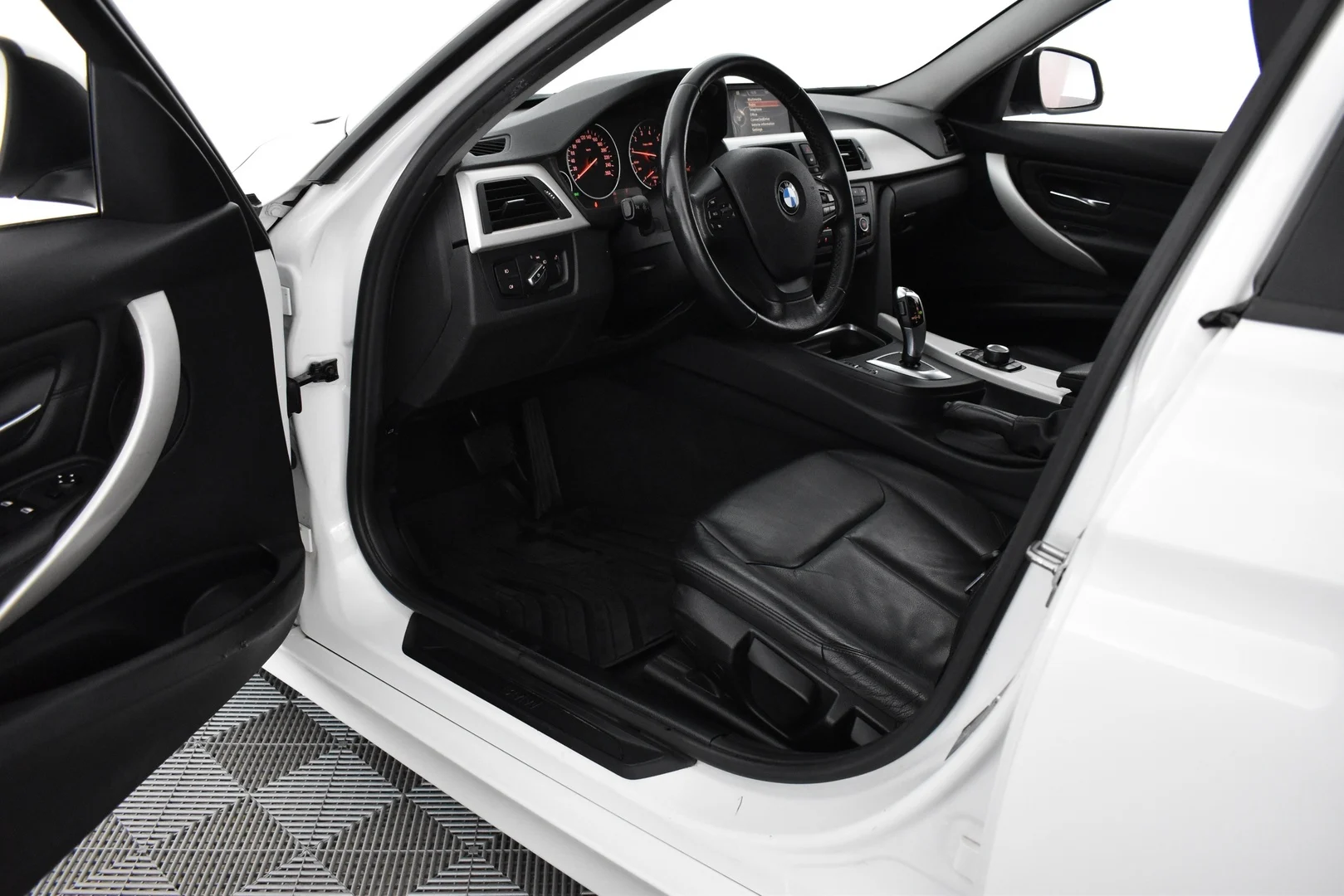 Car Image - 1kW7OdJ4gqA0YWvqhFmVN7