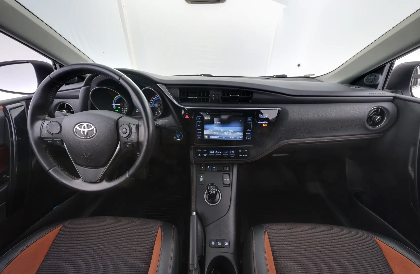 Car Image - 716sLpc6D9aXnenV5L3NyL