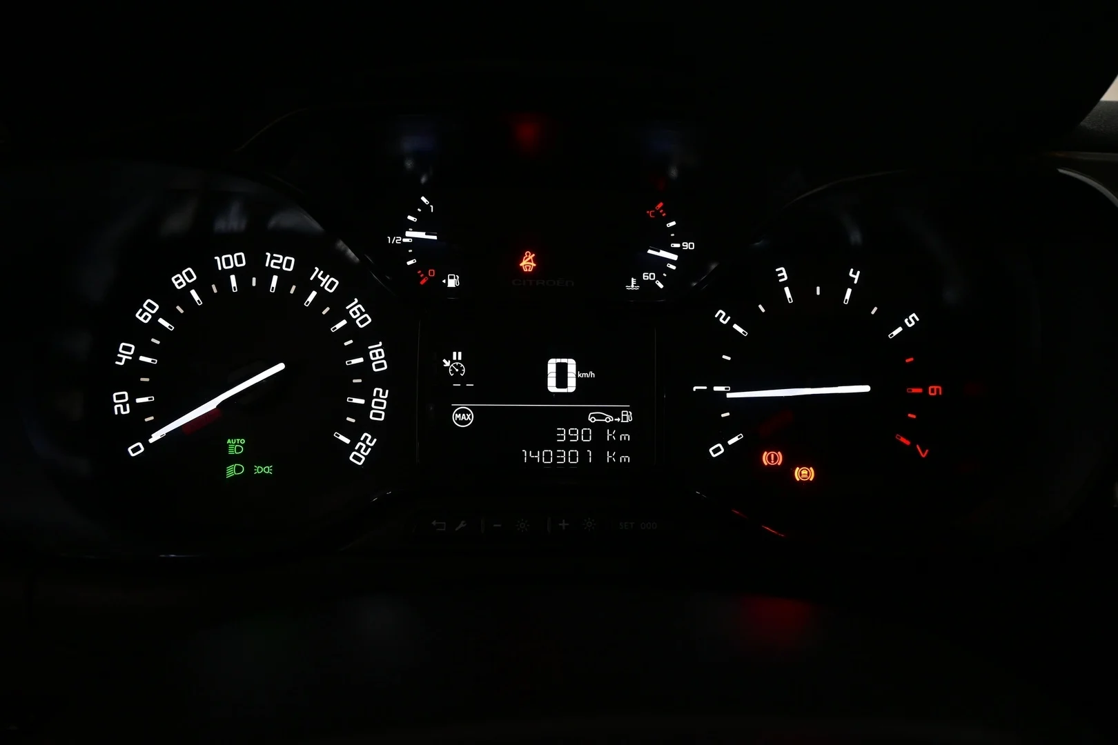 Car Image - 74ENhmoLEev94zwLShDzb1