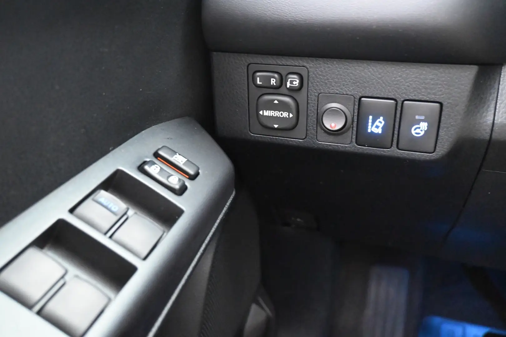 Car Image - 3R9uQyrhiu89yYY1yDeiW4