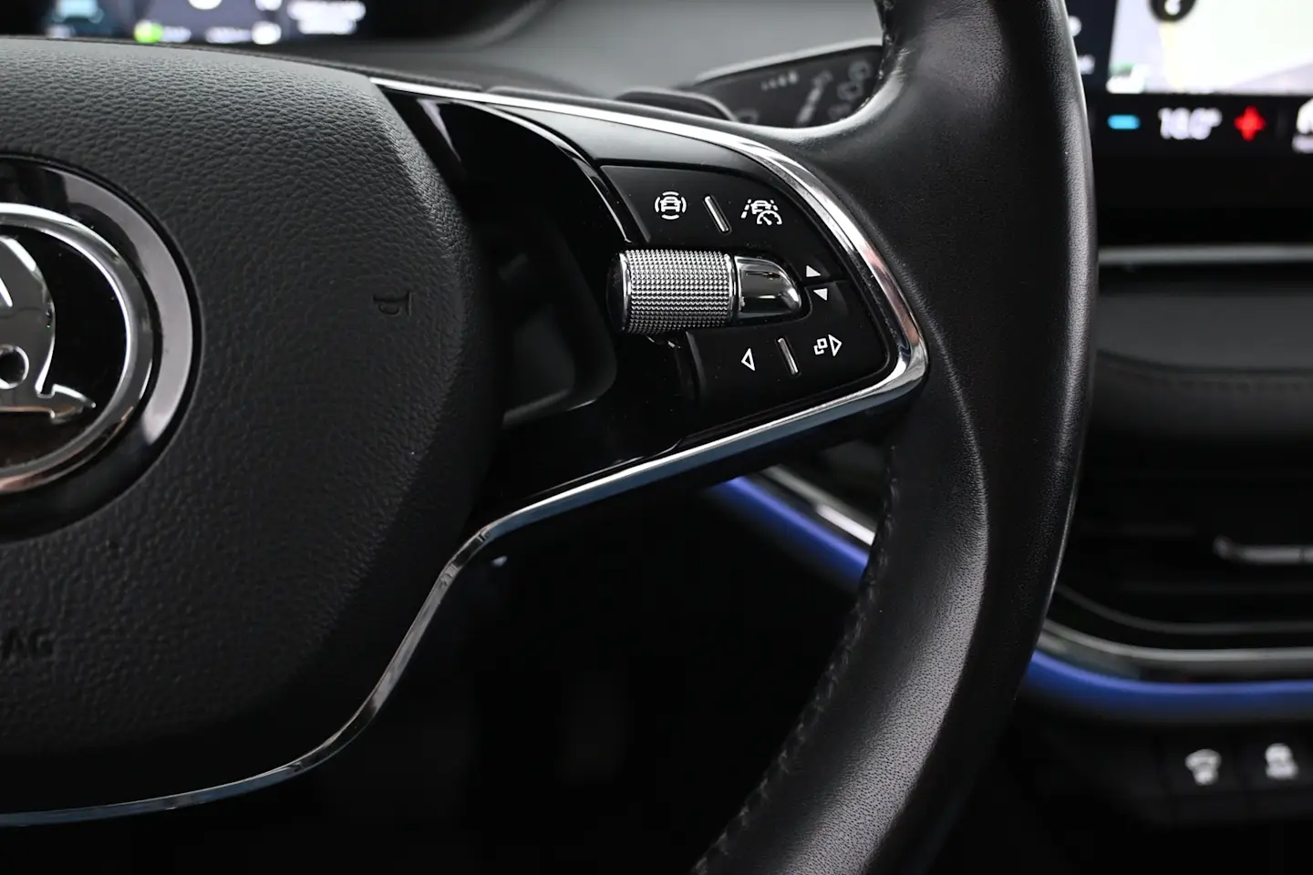 Car Image - mVZmOWxt2wRH9USVKfZW9