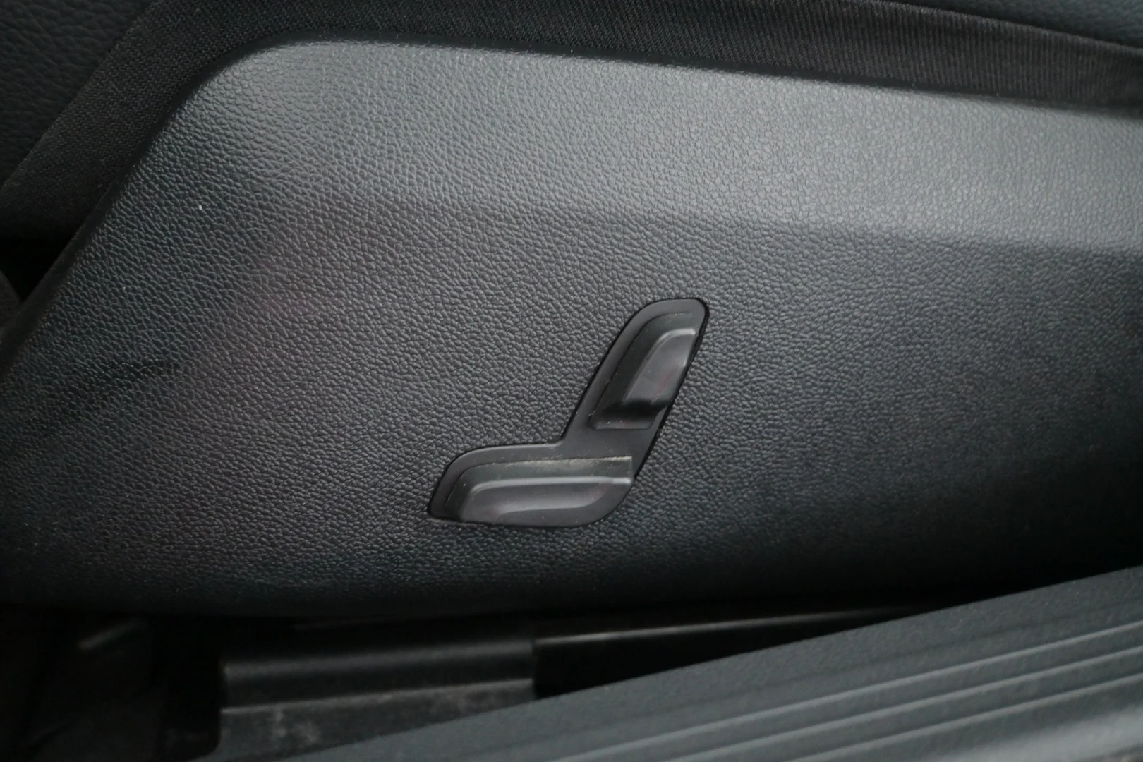 Car Image - 2F25P1isNs5zFWkYgyPdMM