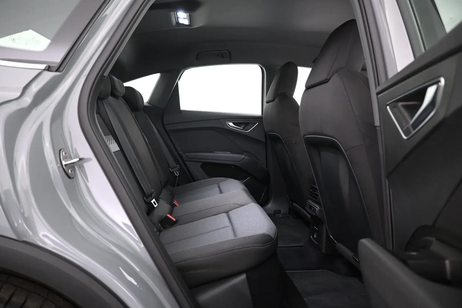 Car Image - 2OIW3Lo43tdeowmxfrRpU8
