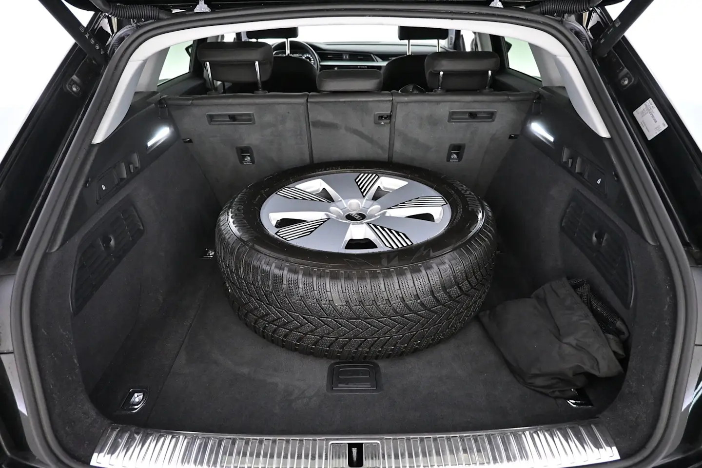 Car Image - 1mAQh5BRQZ33EZxdlqKxU9