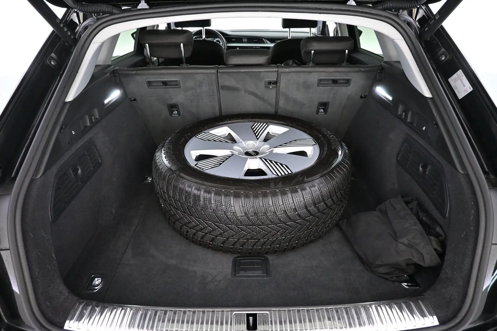 Car Image - 1mAQh5BRQZ33EZxdlqKxU9