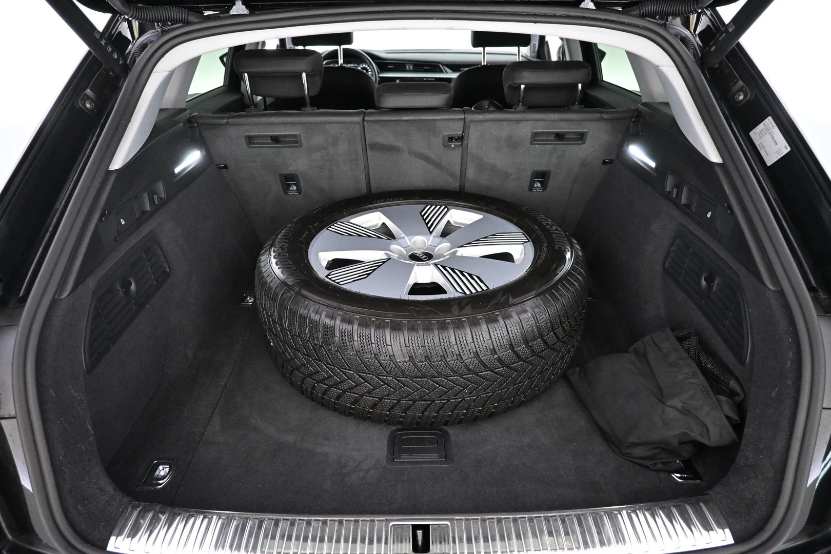 Car Image - 1mAQh5BRQZ33EZxdlqKxU9