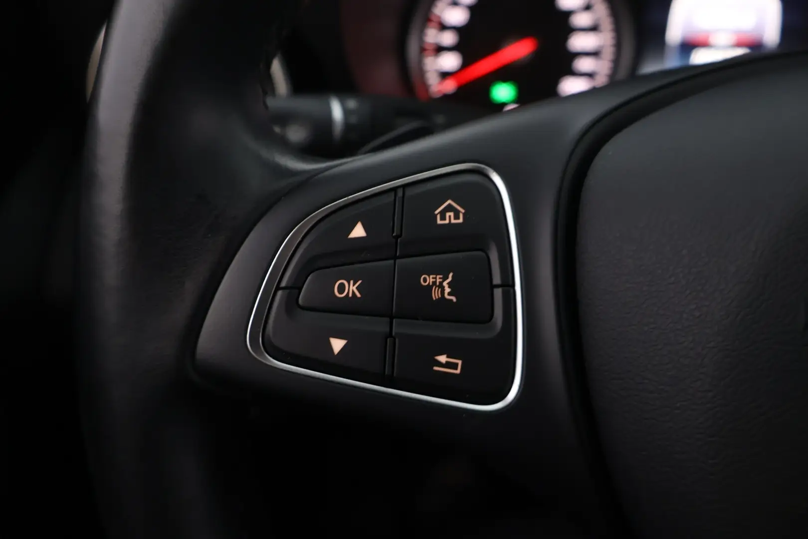 Car Image - 5VS7fayk0LD7kBu2bdYdv8