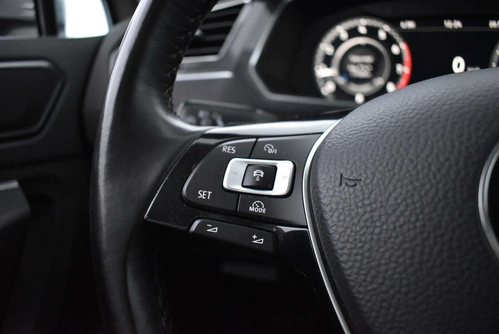 Car Image - 7MBUqWIdy4wViRUZf7mYTl