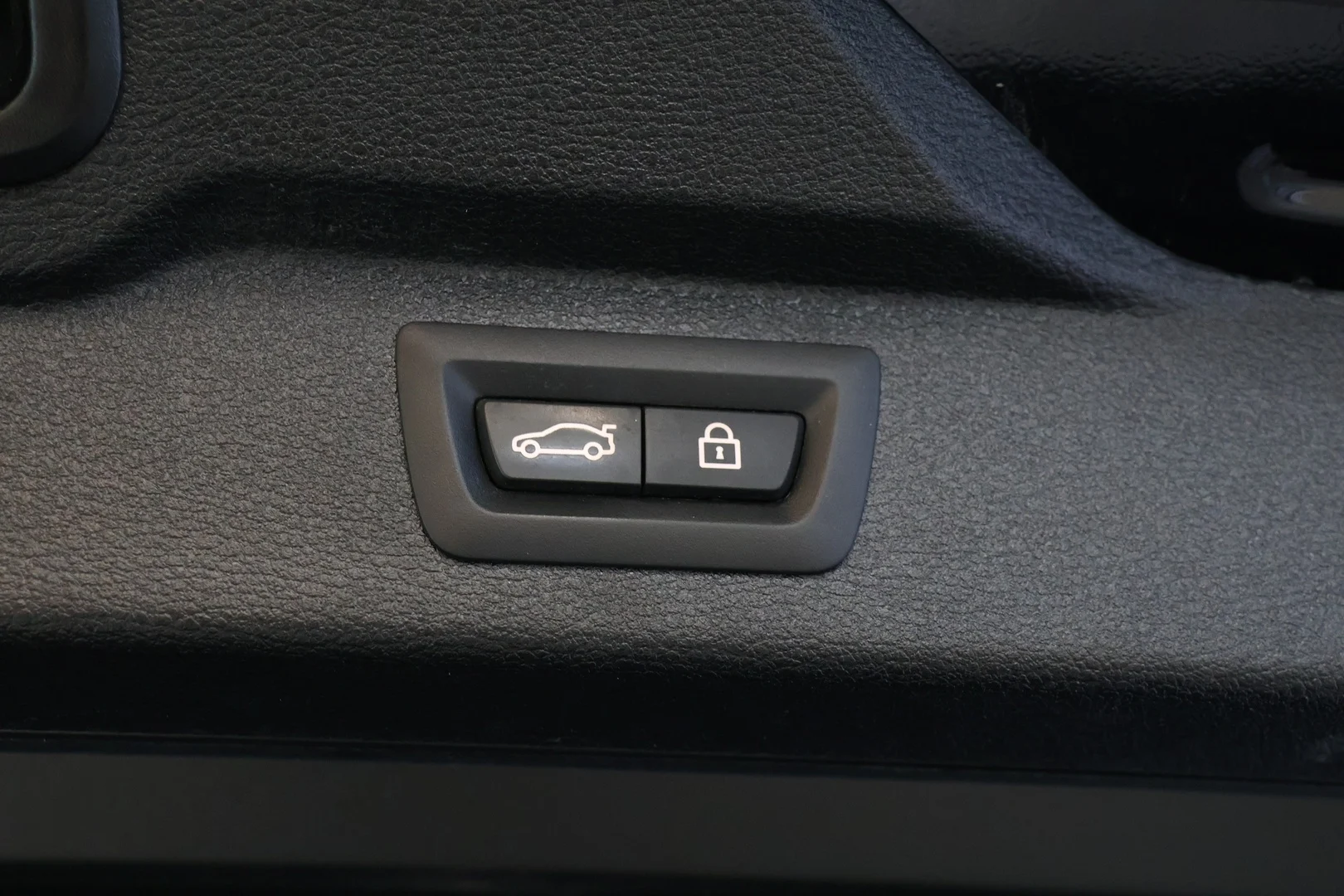 Car Image - 5b6iIfta3ysmhwkKdyELAI