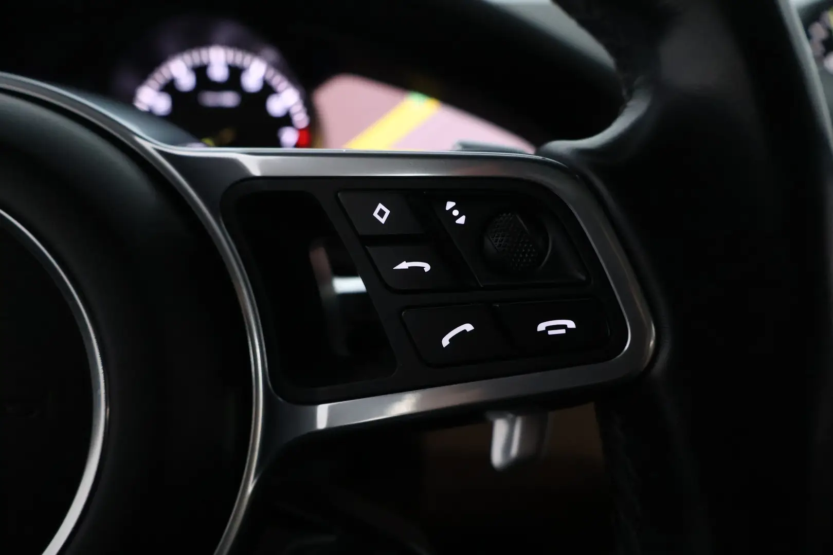 Car Image - 6D9zV74kpHLkJALF5dBby6