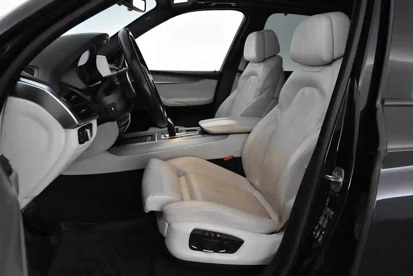 Car Image - 1Rrzv3BNPUTOUasM9SXhL5